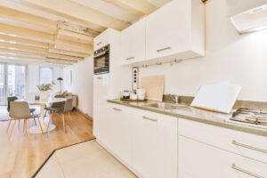 chic-kitchen-with-white-kitchen-units-2021-12-09-14-07-58-utc.jpg